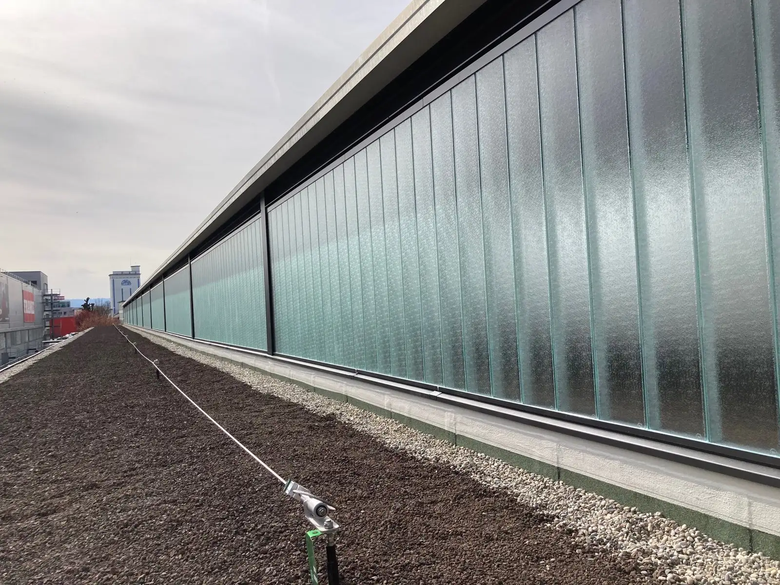 Ausführungsdetail Profilbauglas an der Ankunftshalle Aarburg