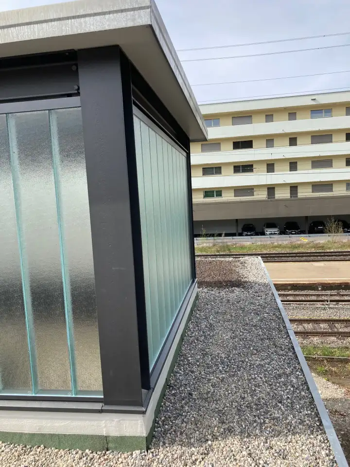 Ankunftshalle Bahnhof Ost in Aarburg – Foto 6