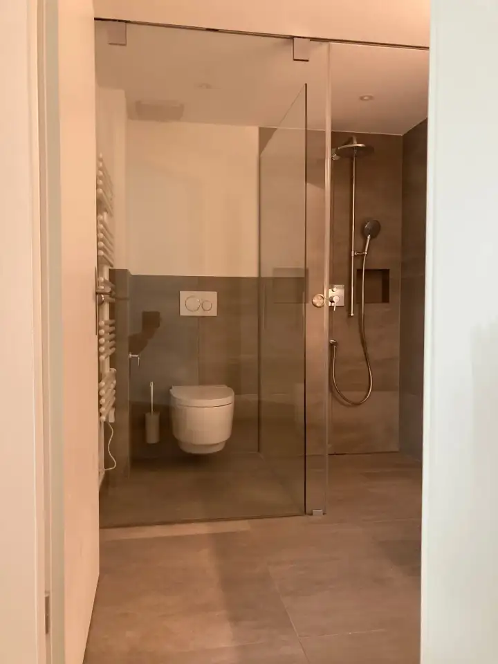 Glasdusche MFH Schönberg in Gunten – Foto 6